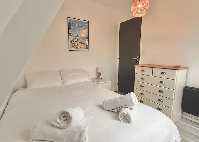 아파트 2 Bedrooms Seaside, Wifi & Linen, Equipped Kitchen *