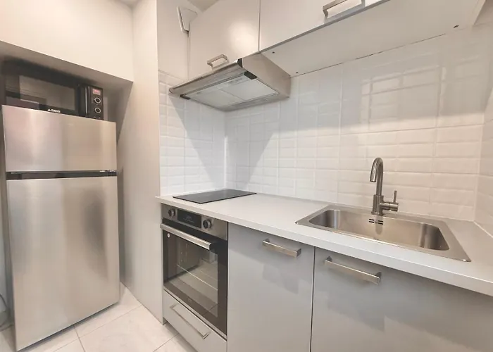 2 Bedrooms Seaside, Wifi & Linen, Equipped Kitchen 아파트 *