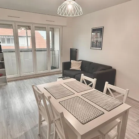 Appartement 2 Bedrooms Seaside, Wifi & Linen, Equipped Kitchen