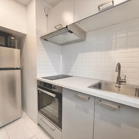 2 Bedrooms Seaside, Wifi & Linen, Equipped Kitchen Апартаменты *