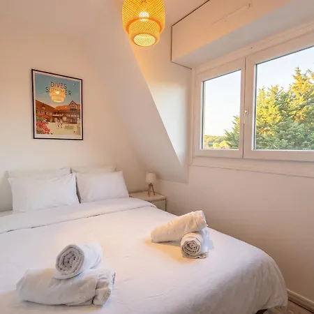2 Bedrooms Seaside, Wifi & Linen, Equipped Kitchen *